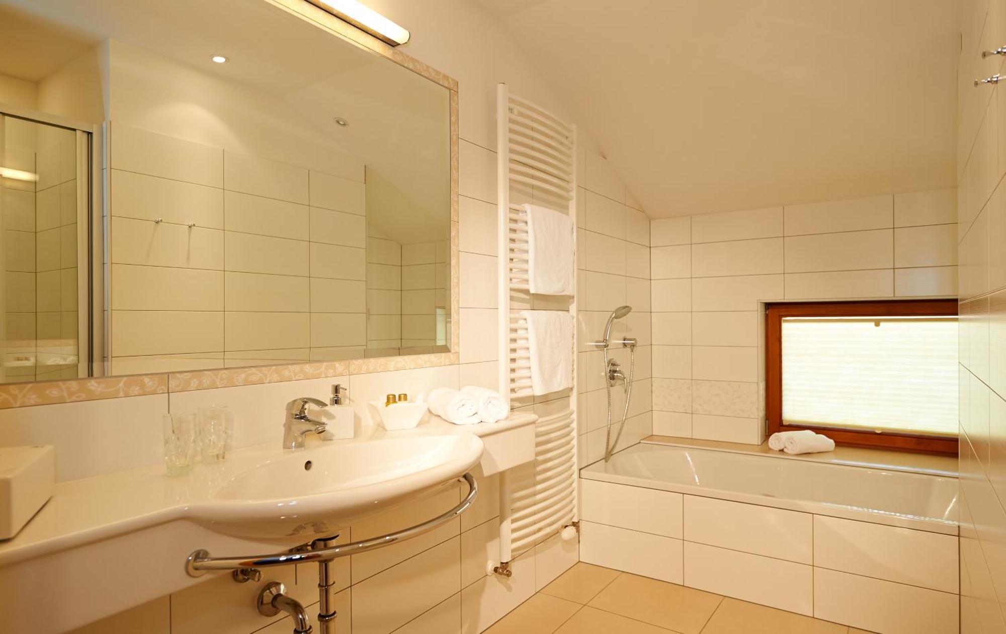 Hotel Waidmannsheil Флахау Номер фото
