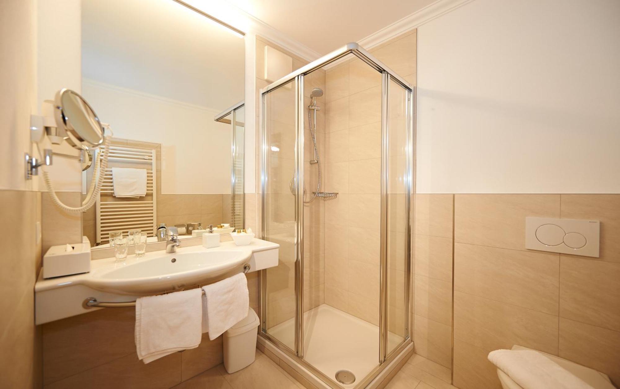 Hotel Waidmannsheil Флахау Номер фото